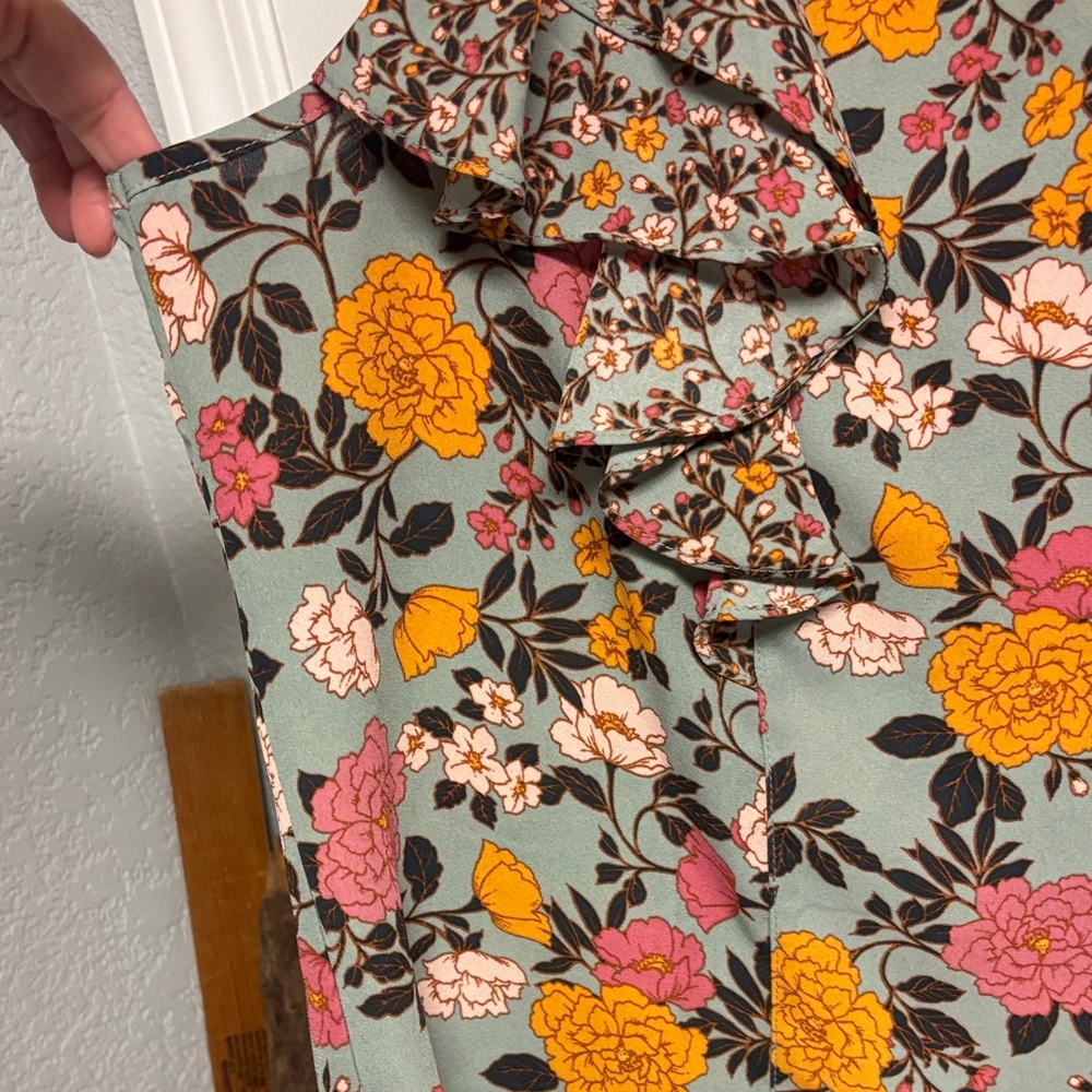DR2 Floral Ruffle Sleeve Blouse in Green and Pink - Picture 4 of 7
